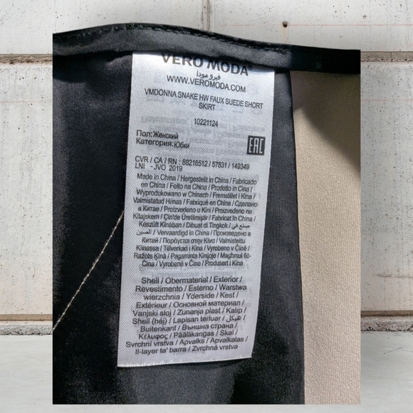EUC Vero Moda Stylish Snake Print Mini Skirt Size XL - Picture 6 of 7